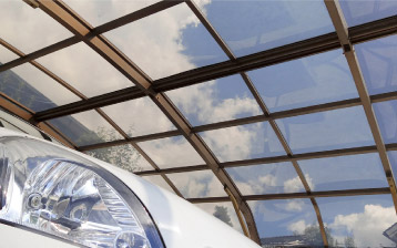 屋根付きの駐車