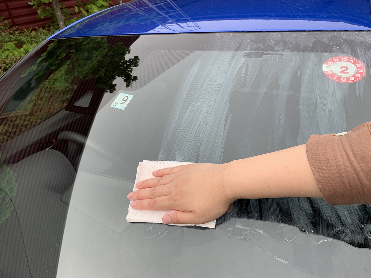 車も梅雨対策 ガラス撥水剤を塗る前の簡単油膜取りはコレ ソフト99広報ブログ 99ブロ