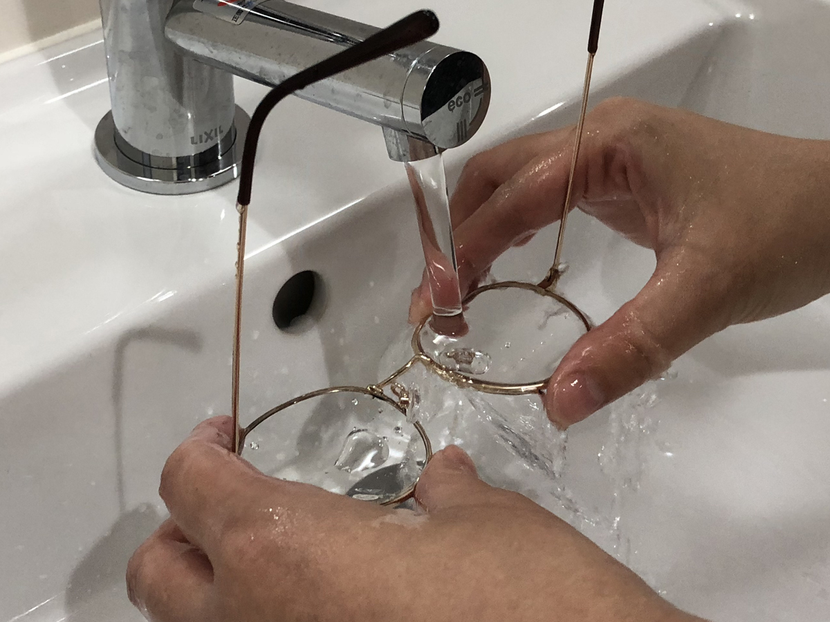 うがい手洗いメガネ洗い！新しい生活様式に寄り添うメガネの衛生対策はこれ！