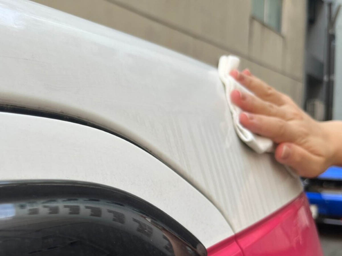 ひどい汚れもスッキリ！洗車初心者でも超簡単な「水なし洗車」