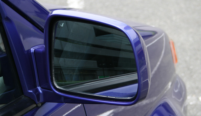 Finish!This transparent coating on the mirror's surface uses nanotechnology to act as an amazing water repellant.