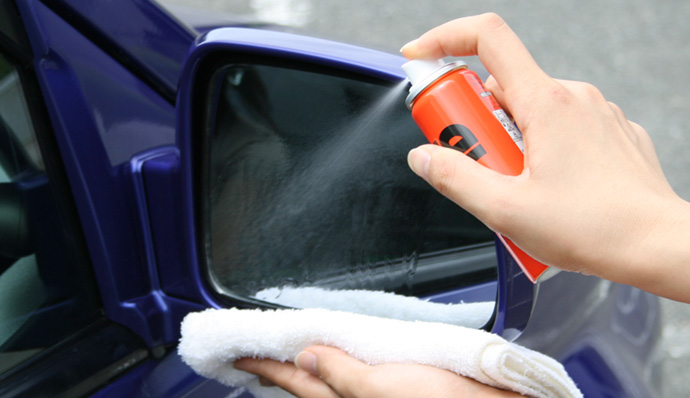 A magic spray that prevents rain from adhering to side mirrors.