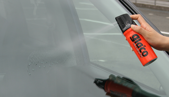 Spray 3 seconds with operating wiper.