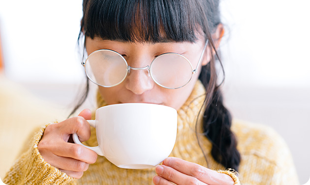 温かい飲み物を飲んだ時にくもる