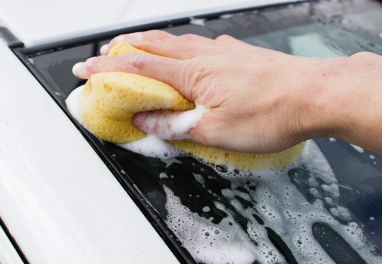 洗車を手洗いで行う場合に必要な準備や知っておきたい注意点 洗車コラム 洗車方法 洗車用品 洗車のサポートなら ソフト99洗車ナビ