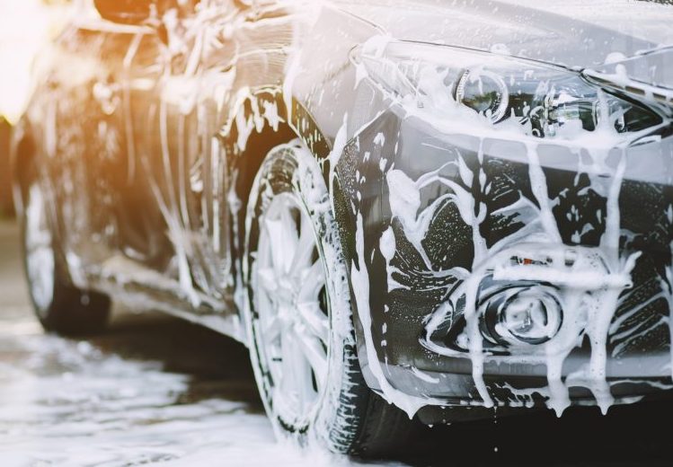 泡洗車を行うことによる効果とは？泡を作る方法や洗車方法を解説｜洗車コラム｜洗車方法、洗車用品、洗車のサポートなら｜ソフト99洗車ナビ