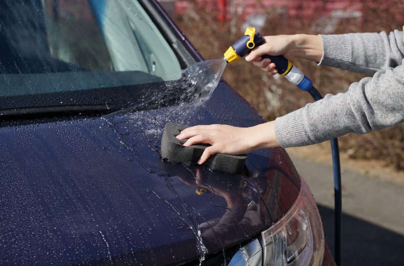 水洗い洗車で愛車をキレイにするコツとシャンプー洗車との違いを解説 洗車コラム 洗車方法 洗車用品 洗車のサポートなら ソフト99洗車ナビ