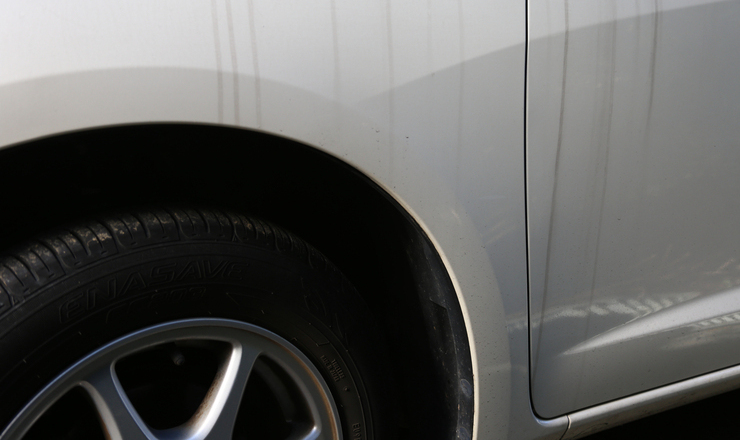 汚れた車の画像